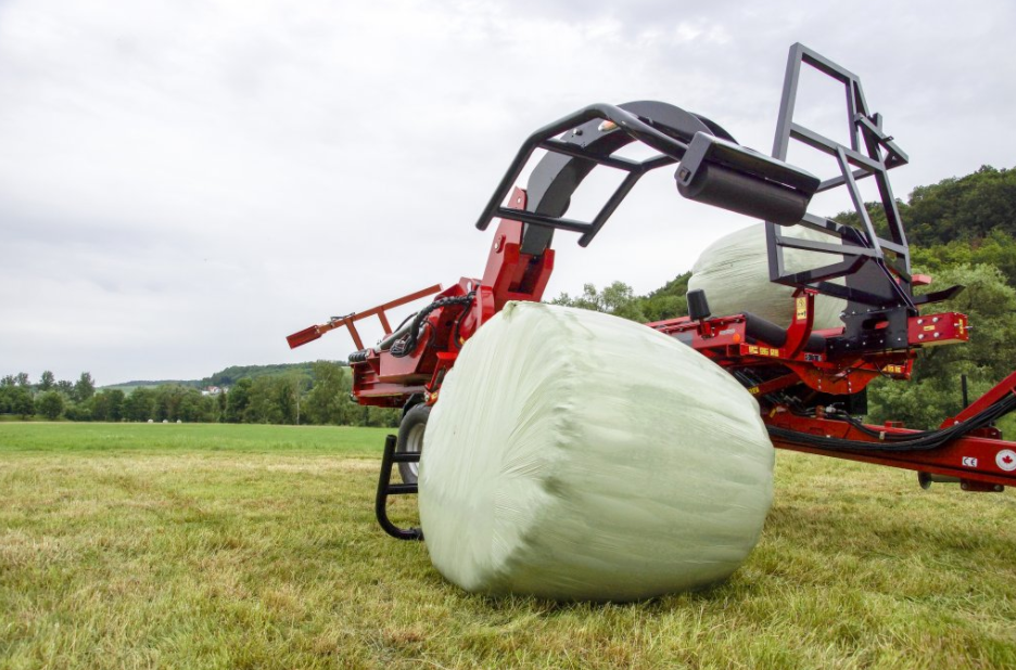 Anderson RBMPRO 1400 curved bale-gripper arms around a wrapped round bale