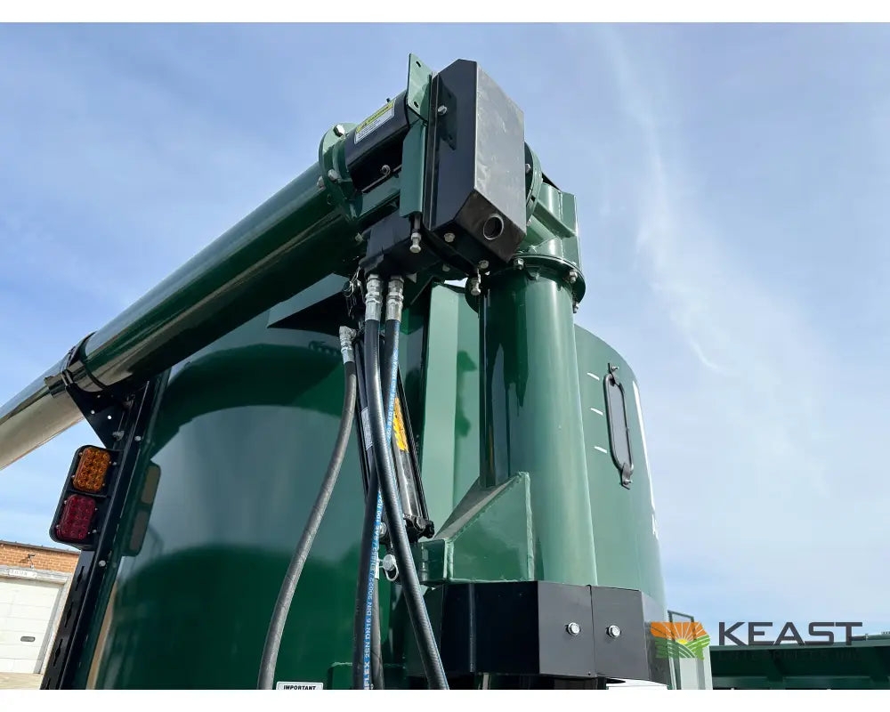 Art’s Way 6140 Cattle Maxx Roller Mill Mixer 140 Bushel Tank 20’’ Roller Mill Feed Auger Grinder Mixers