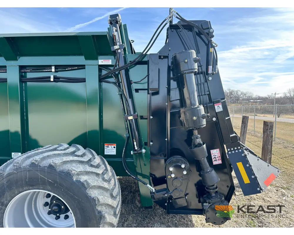 Art’s Way X900 Manure Spreader – 909 Cu Ft Heaped Capacity Vertical Beaters Manure Spreaders