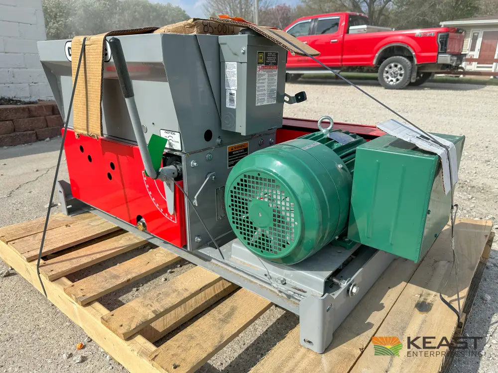 Automatic LPE500 Electric Roller Mill - 10 HP Motor Up to 450 Bushels Per Hour Roller Mills