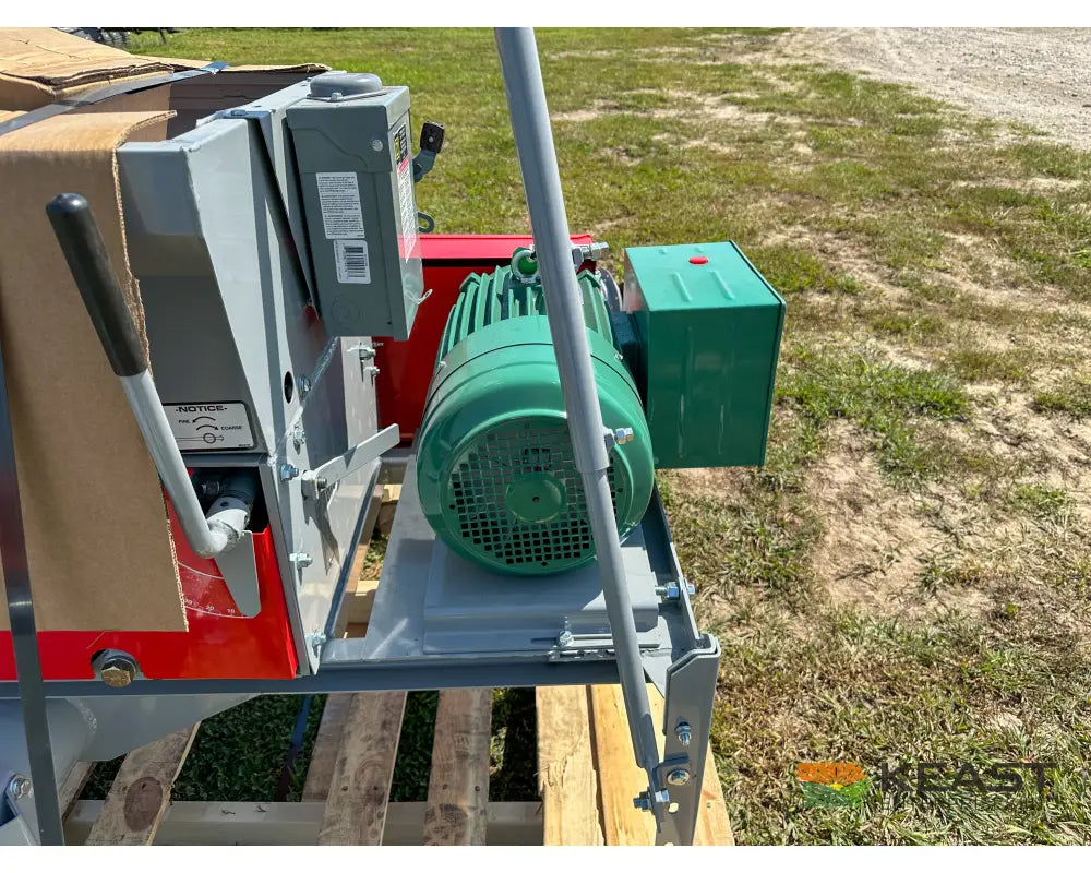Automatic LPE700 Electric Roller Mill 10 HP Motor Up to 700 Bushels Per Hour Roller Mills