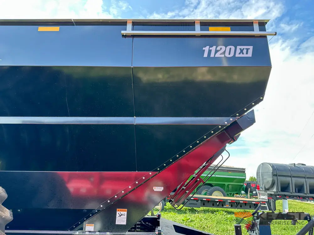 Brandt 1120XT Grain Cart - 1,100 Bushel Capacity Roll Tarp 20’’ Discharge Scales Grain Carts