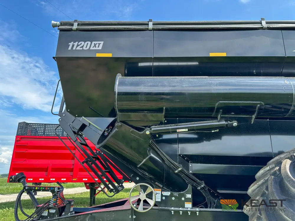 Brandt 1120XT Grain Cart - 1,100 Bushel Capacity Roll Tarp 20’’ Discharge Scales Grain Carts
