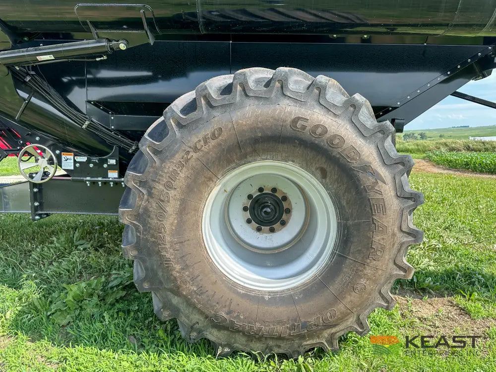 Brandt 1120XT Grain Cart - 1,100 Bushel Capacity Roll Tarp 20’’ Discharge Scales Grain Carts