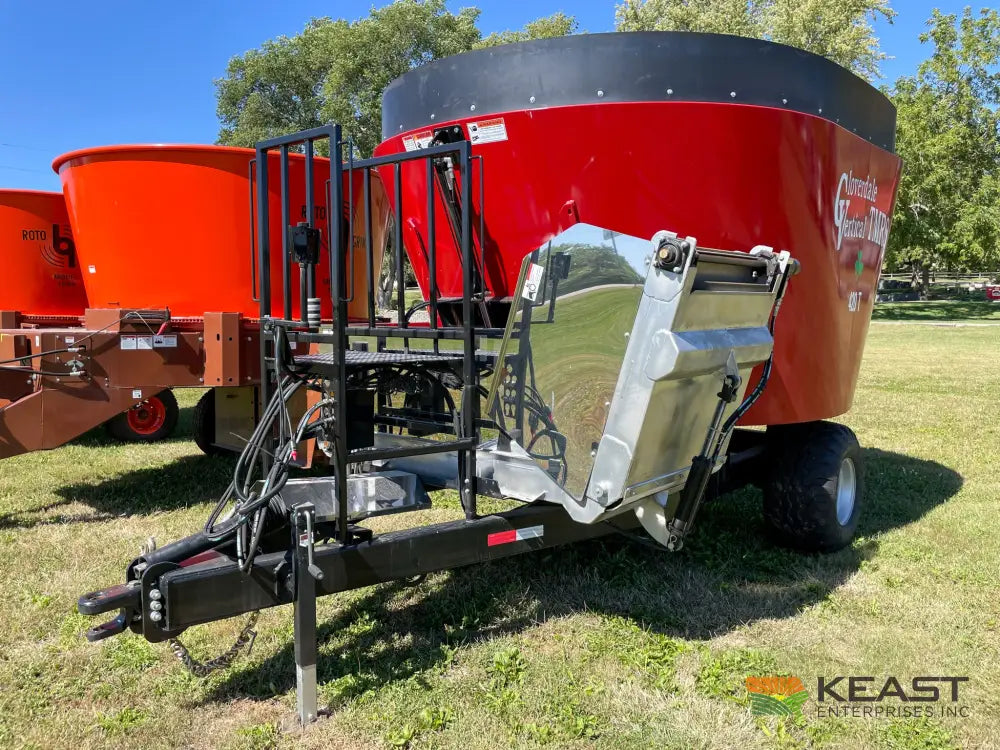 Cloverdale 420T Feed Wagon - 498 Cu Ft Capacity WeighTronix Scale Feed Wagons