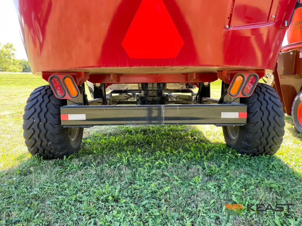 Cloverdale 420T Feed Wagon - 498 Cu Ft Capacity WeighTronix Scale Feed Wagons
