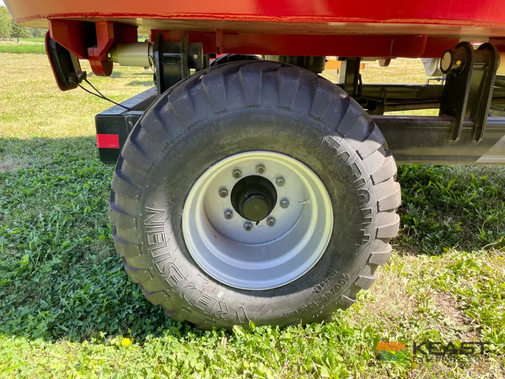 Cloverdale 420T Feed Wagon - 498 Cu Ft Capacity WeighTronix Scale Feed Wagons