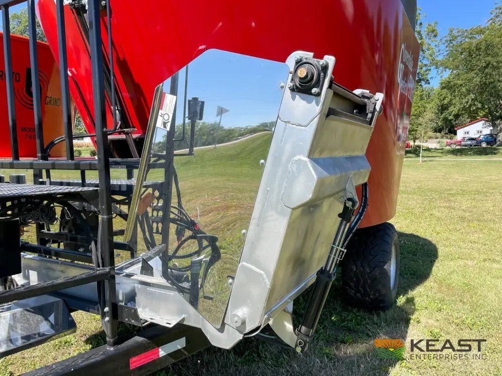 Cloverdale 420T Feed Wagon - 498 Cu Ft Capacity WeighTronix Scale Feed Wagons