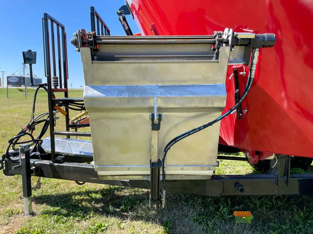 Cloverdale 420T Feed Wagon - 498 Cu Ft Capacity WeighTronix Scale Feed Wagons
