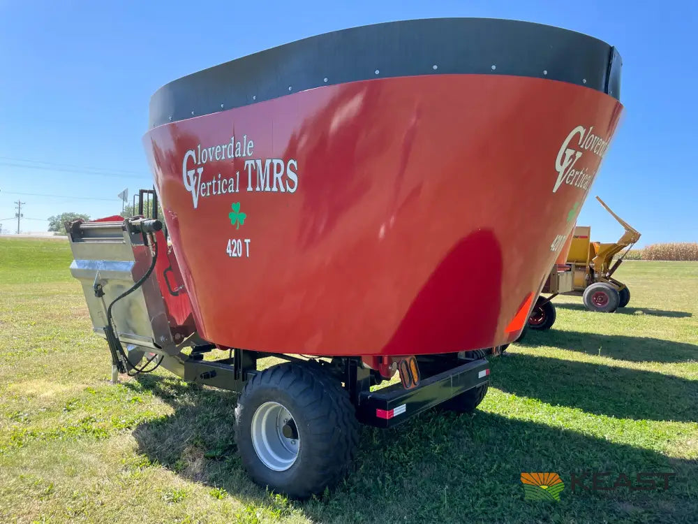 Cloverdale 420T Feed Wagon - 498 Cu Ft Capacity WeighTronix Scale Feed Wagons