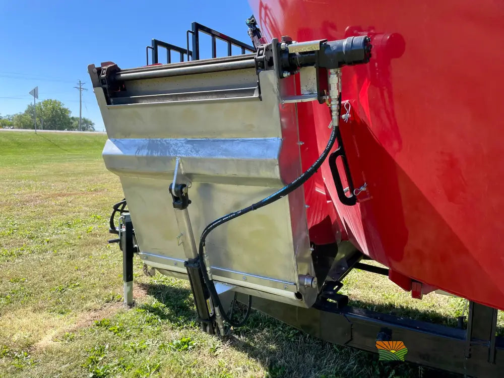 Cloverdale 420T Feed Wagon - 498 Cu Ft Capacity WeighTronix Scale Feed Wagons