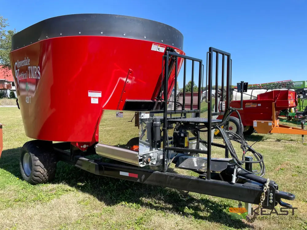 Cloverdale 420T Feed Wagon - 498 Cu Ft Capacity WeighTronix Scale Feed Wagons