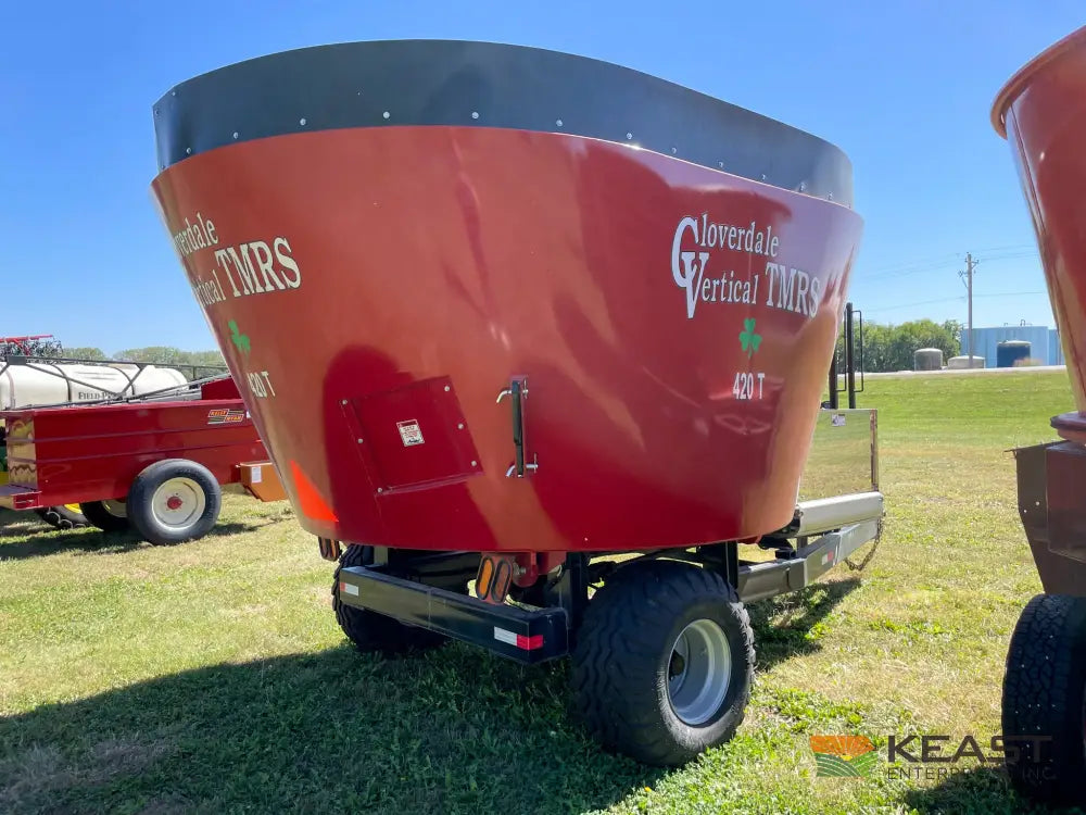 Cloverdale 420T Feed Wagon - 498 Cu Ft Capacity WeighTronix Scale Feed Wagons