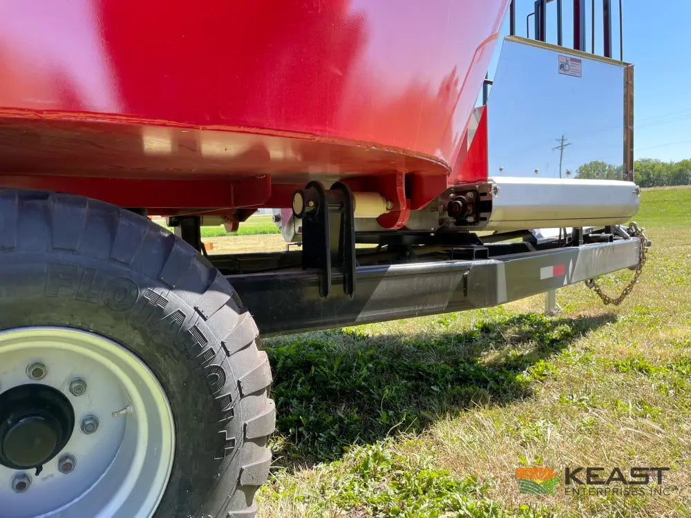 Cloverdale 420T Feed Wagon - 498 Cu Ft Capacity WeighTronix Scale Feed Wagons