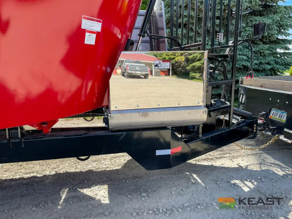 Cloverdale 650T Feed Wagon 830 Cu Ft Capacity WeighTronix Scale Feed Wagons