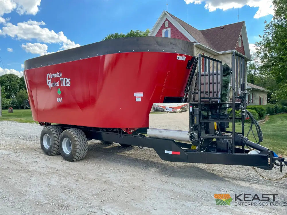 Cloverdale 650T Feed Wagon 830 Cu Ft Capacity WeighTronix Scale Feed Wagons