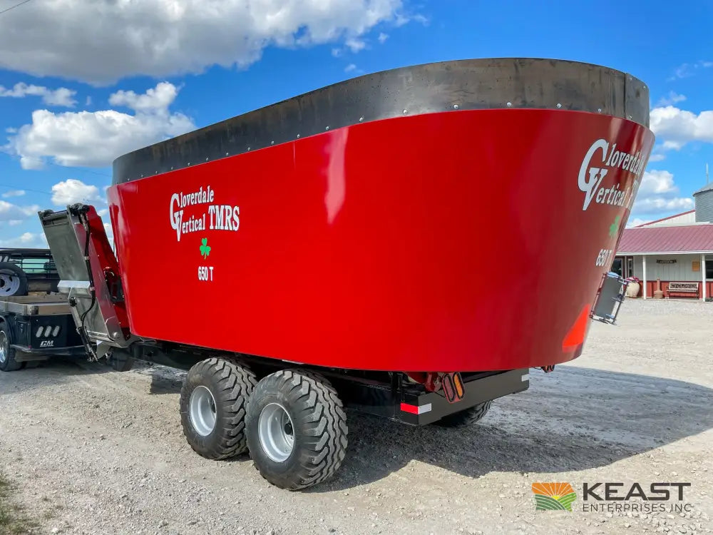 Cloverdale 650T Feed Wagon 830 Cu Ft Capacity WeighTronix Scale Feed Wagons