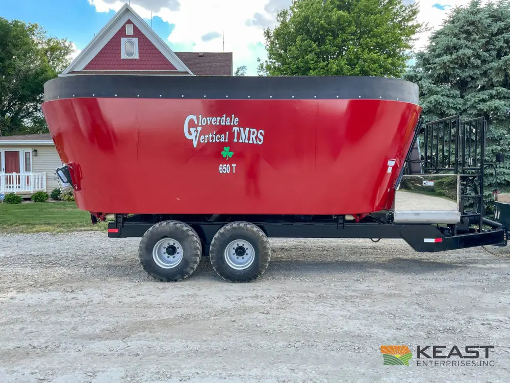 Cloverdale 650T Feed Wagon 830 Cu Ft Capacity WeighTronix Scale Feed Wagons