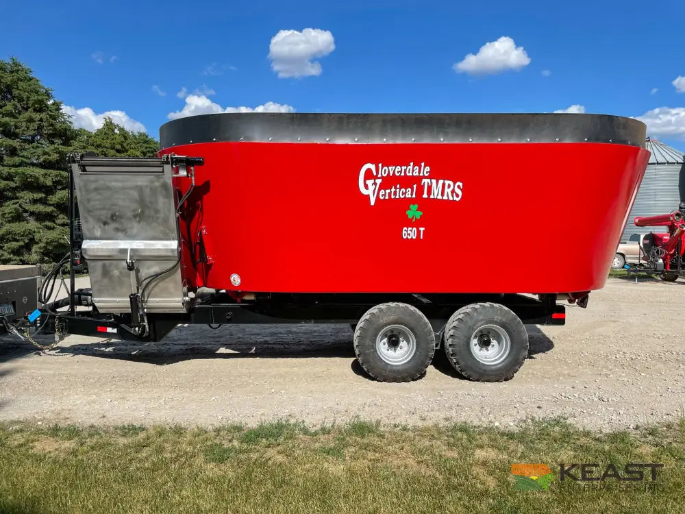Cloverdale 650T Feed Wagon 830 Cu Ft Capacity WeighTronix Scale Feed Wagons