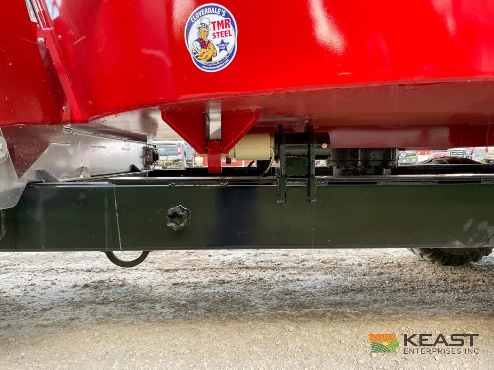 Cloverdale 650T Feed Wagon 830 Cu Ft Capacity WeighTronix Scale Feed Wagons