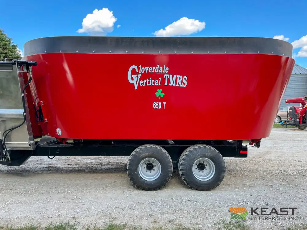 Cloverdale 650T Feed Wagon 830 Cu Ft Capacity WeighTronix Scale Feed Wagons