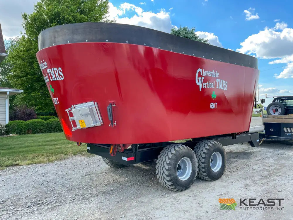 Cloverdale 650T Feed Wagon 830 Cu Ft Capacity WeighTronix Scale Feed Wagons