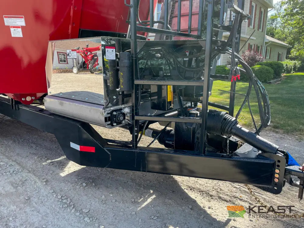Cloverdale 650T Feed Wagon 830 Cu Ft Capacity WeighTronix Scale Feed Wagons