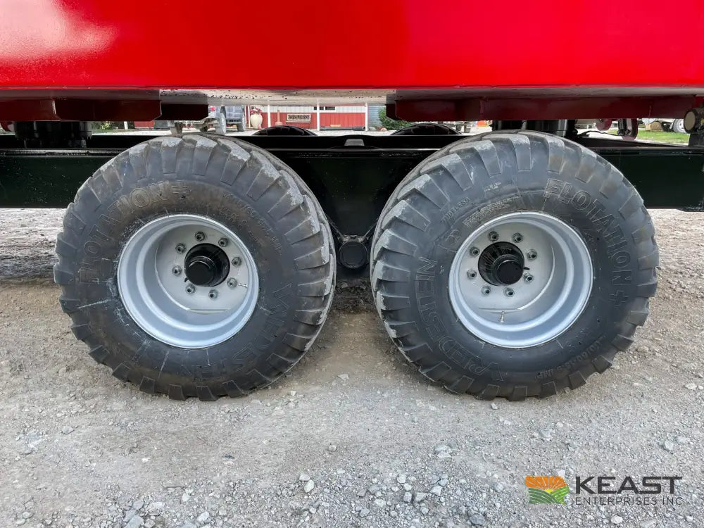 Cloverdale 650T Feed Wagon 830 Cu Ft Capacity WeighTronix Scale Feed Wagons