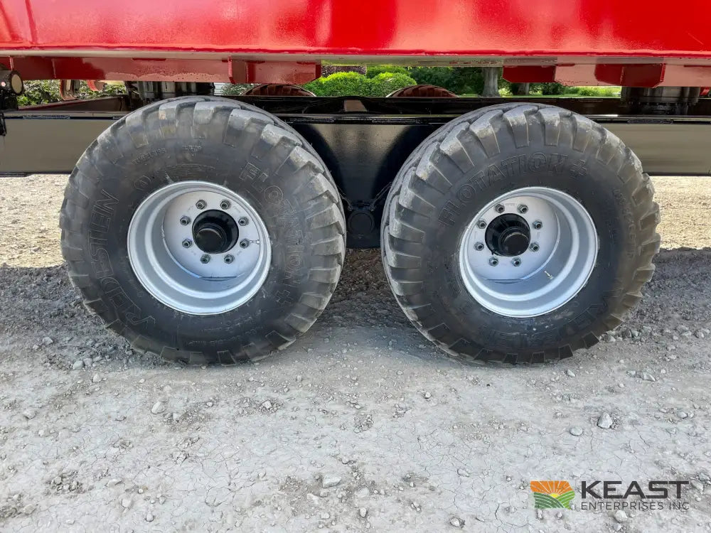 Cloverdale 650T Feed Wagon 830 Cu Ft Capacity WeighTronix Scale Feed Wagons