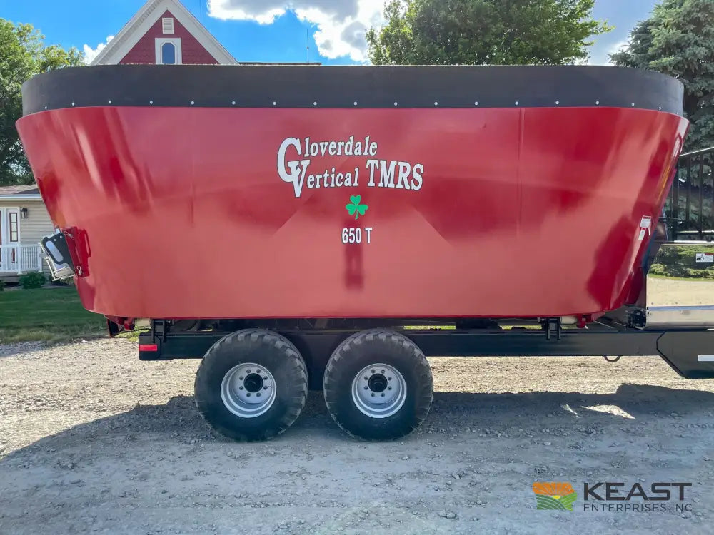 Cloverdale 650T Feed Wagon 830 Cu Ft Capacity WeighTronix Scale Feed Wagons