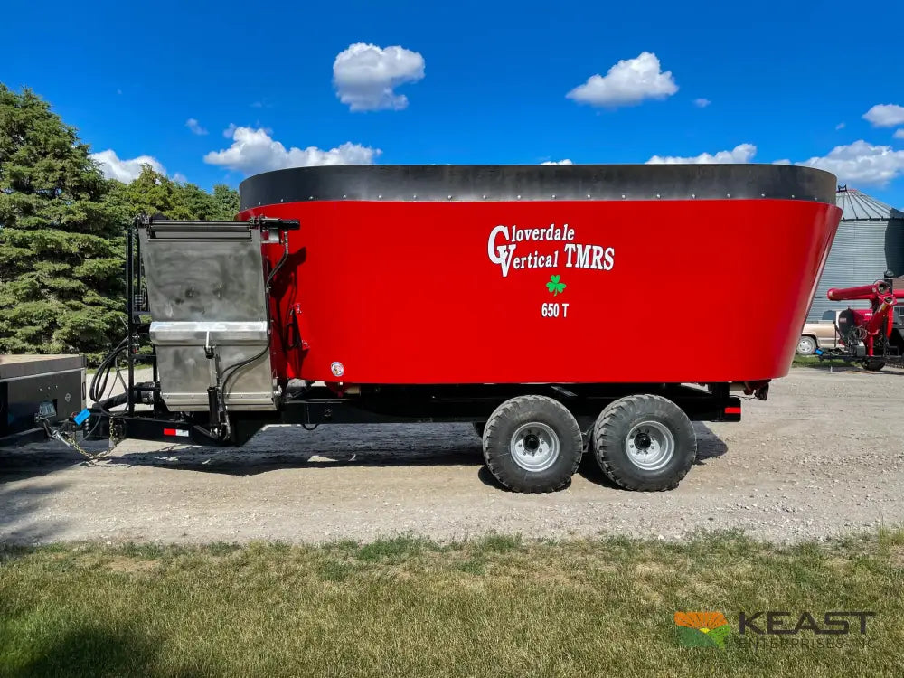 Cloverdale 650T Feed Wagon 830 Cu Ft Capacity WeighTronix Scale Feed Wagons