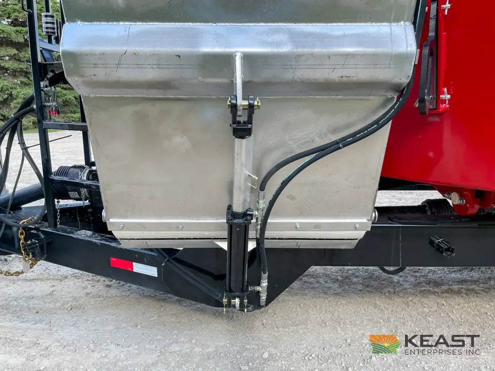 Cloverdale 650T Feed Wagon 830 Cu Ft Capacity WeighTronix Scale Feed Wagons