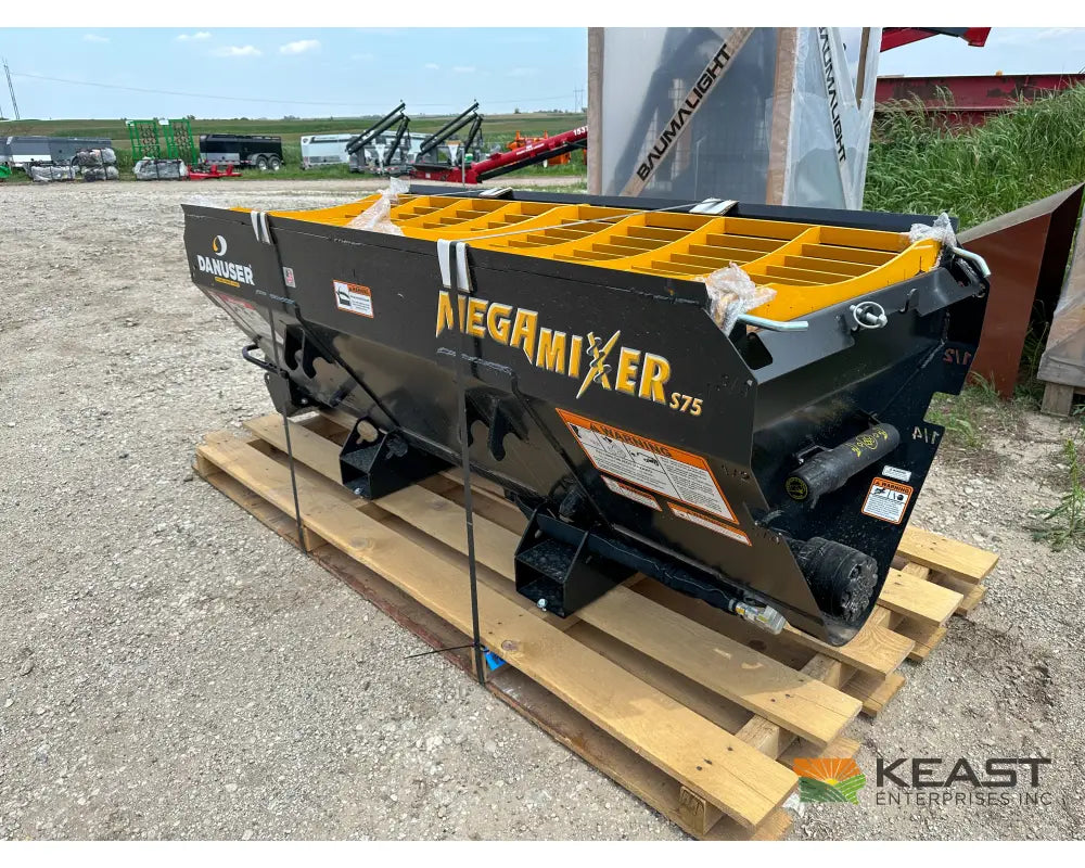 Danuser Mega Mixer Mixing Bucket - 3/4 Yard Capacity 8’’ Auger Skid Steer Mount S75 Mixing Bucket