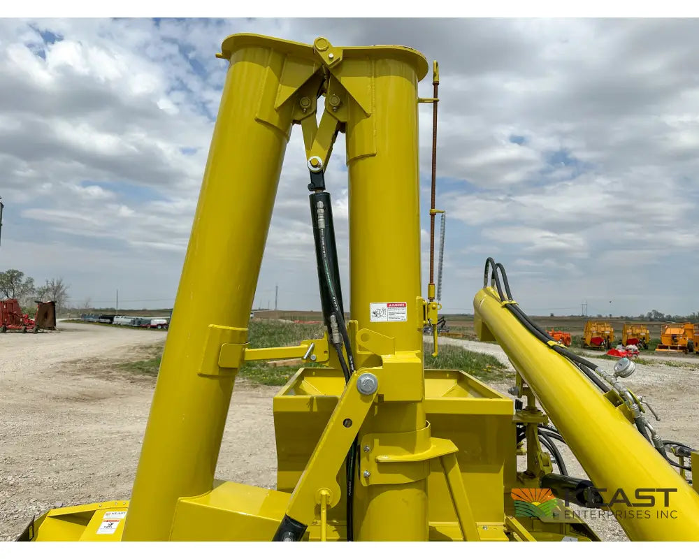 Degelman Renn RMC24 Roller Mill - 16’’x24’’ Rolls Feed Auger Discharge Auger Roller Mills