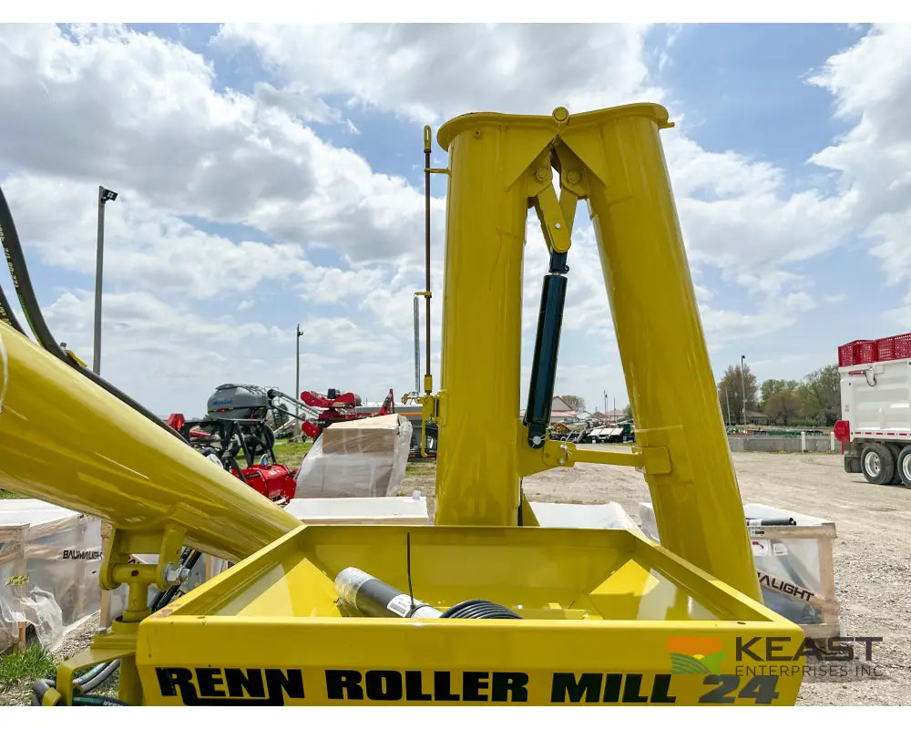 Degelman Renn RMC24 Roller Mill - 16’’x24’’ Rolls Feed Auger Discharge Auger Roller Mills