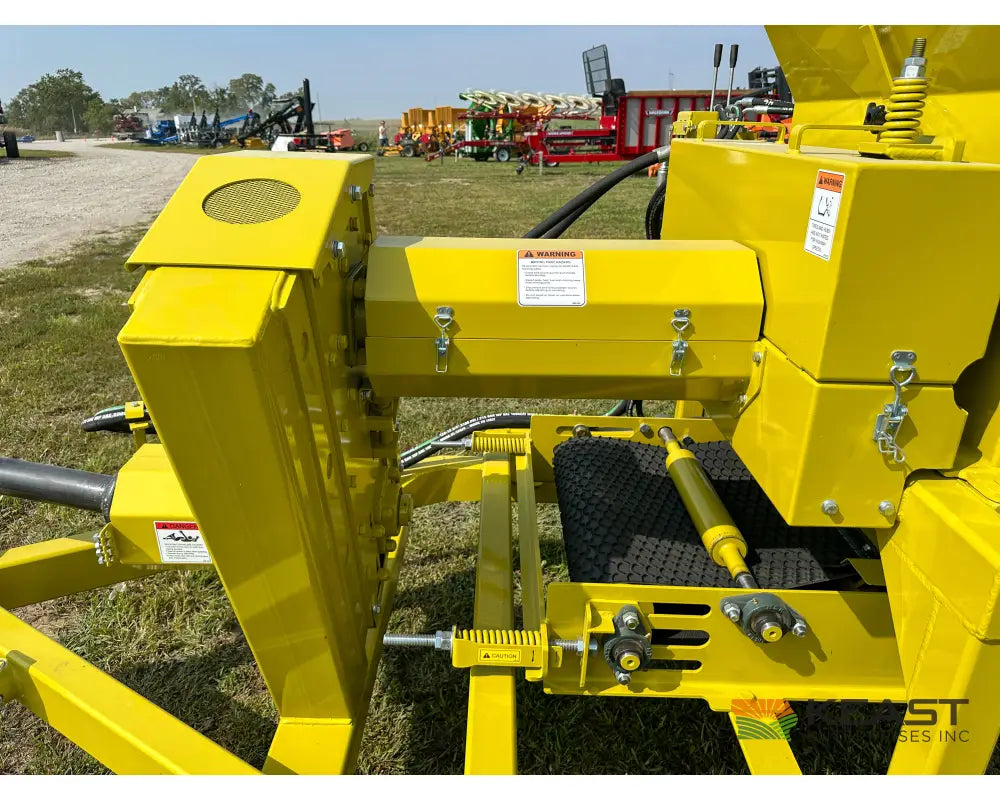 Degelman Renn RMC48 Roller Mill - PTO Drive Conveyor Discharge 16’’ x 48’’ Cast Rolls Roller Mills