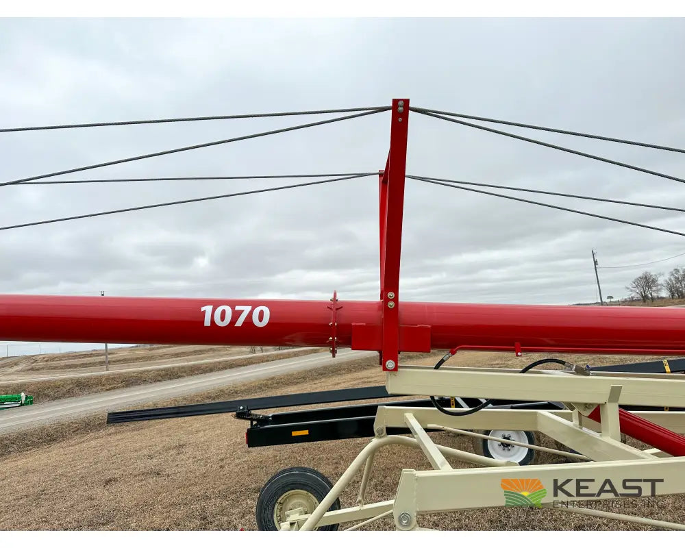 Farm King 1070 Auger - 10’’ x 70’ Manual Swingaway Intake Scissor Lift Augers