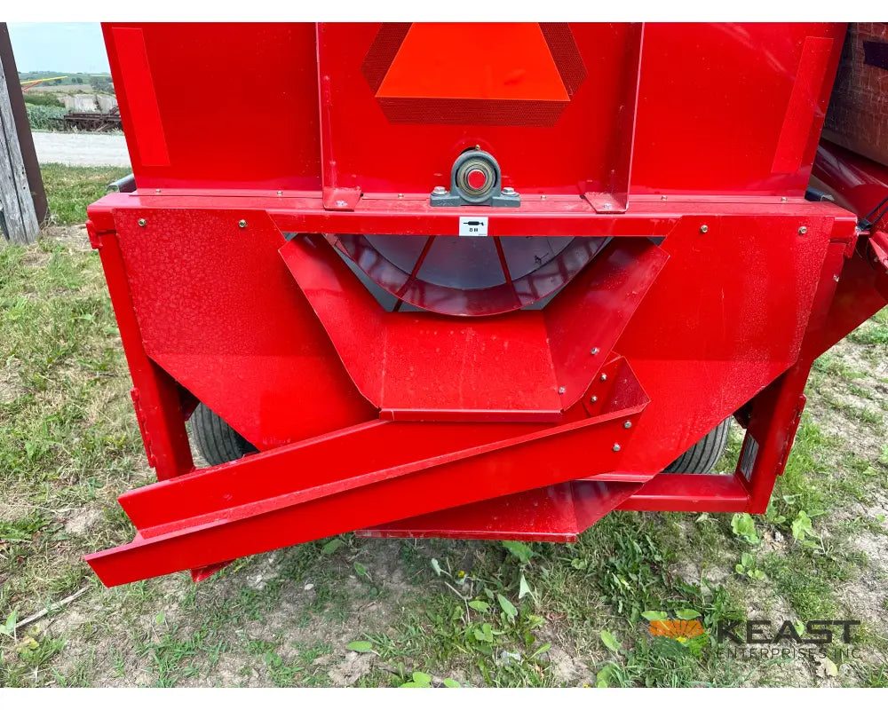 Farm King 482 Grain Cleaner - Up to 1,900 BPH Capacity Integrated Screens Grain Cleaner