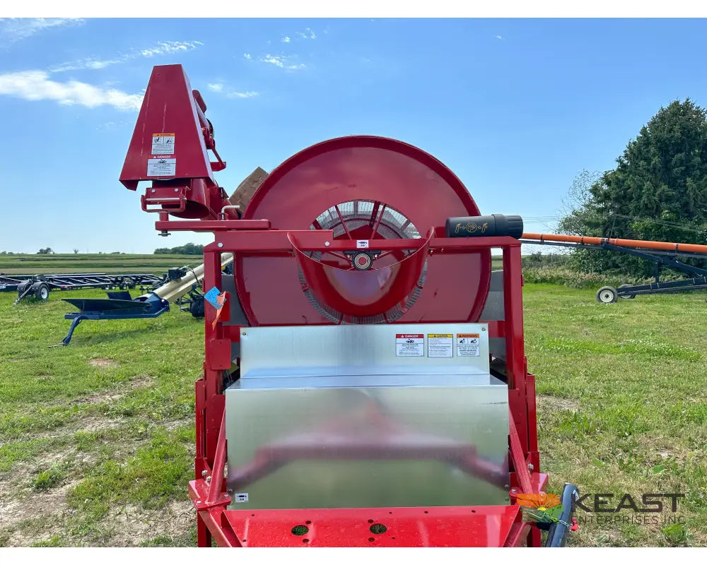 Farm King 482 Grain Cleaner - Up to 1,900 BPH Capacity Integrated Screens Grain Cleaner