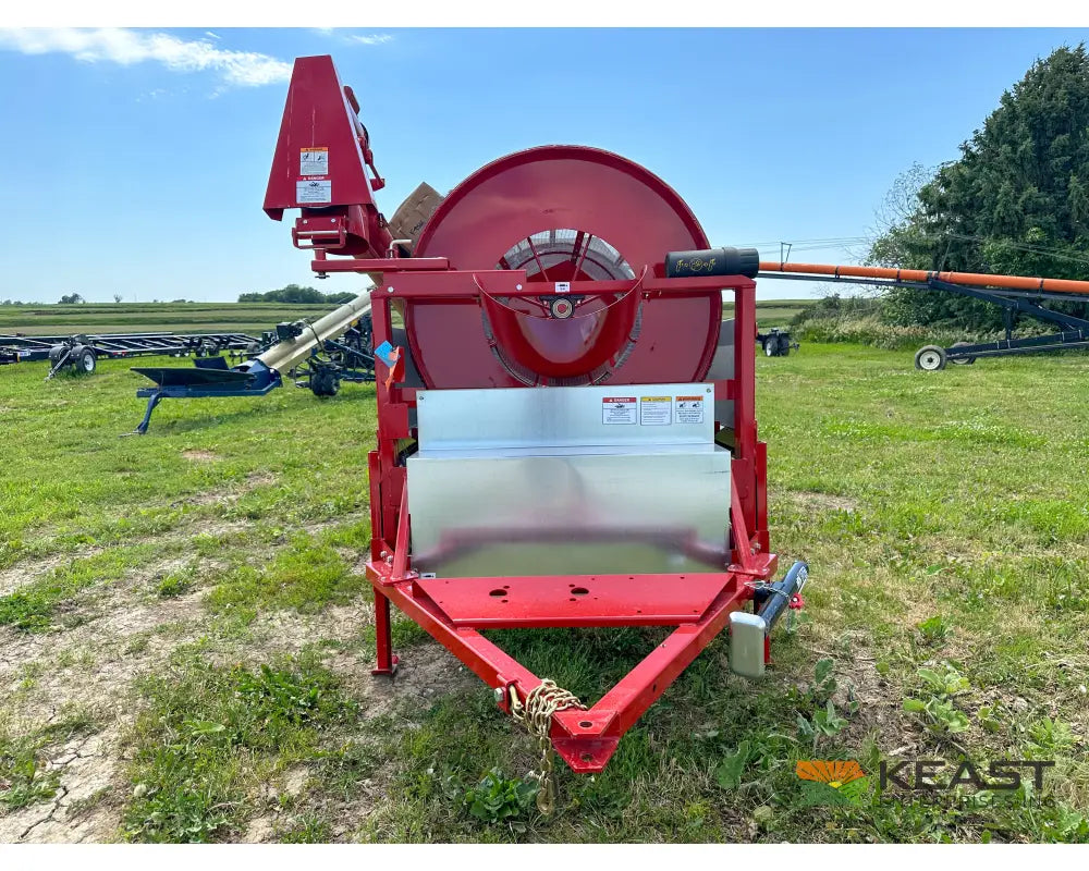 Farm King 482 Grain Cleaner - Up to 1,900 BPH Capacity Integrated Screens Grain Cleaner