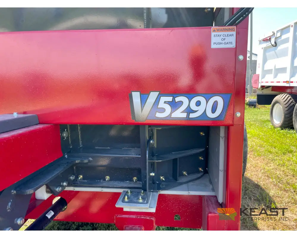 Hagedorn 5290 Manure Spreader - 540 Cu Ft Heaped Capacity 425/65R22.5 Tires Manure Spreaders