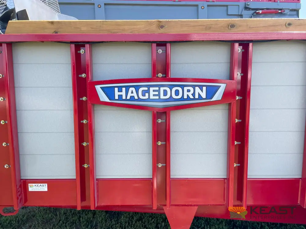 Hagedorn 5290 Manure Spreader - 540 Cu Ft Heaped Capacity 425/65R22.5 Tires Manure Spreaders