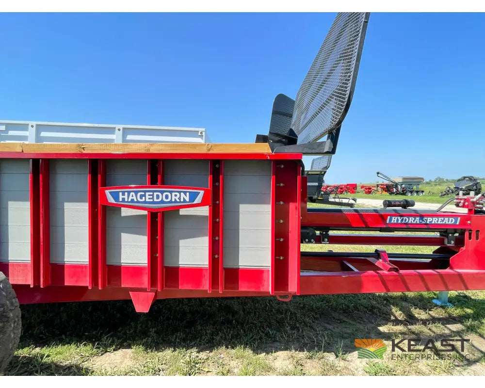 Hagedorn 5290 Manure Spreader - 540 Cu Ft Heaped Capacity 425/65R22.5 Tires Manure Spreaders