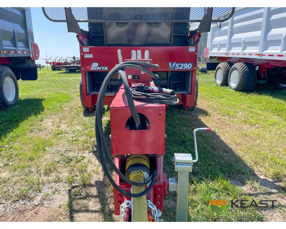 Hagedorn 5290 Manure Spreader - 540 Cu Ft Heaped Capacity 425/65R22.5 Tires Manure Spreaders