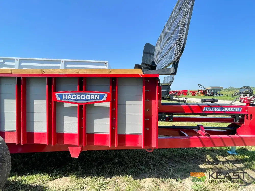 Hagedorn 5290 Manure Spreader - 540 Cu Ft Heaped Capacity 425/65R22.5 Tires Manure Spreaders