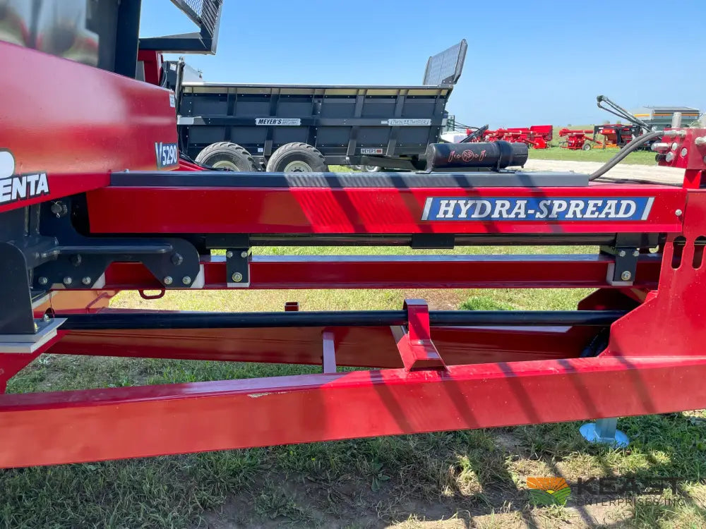 Hagedorn 5290 Manure Spreader - 540 Cu Ft Heaped Capacity 425/65R22.5 Tires Manure Spreaders
