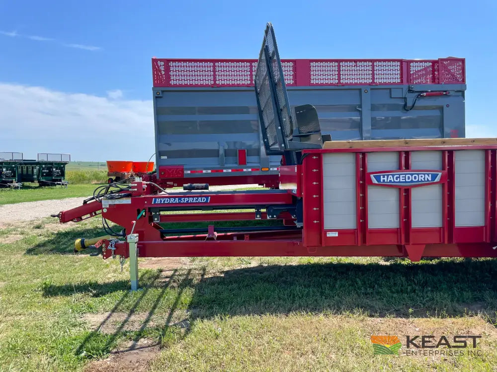 Hagedorn 5290 Manure Spreader - 540 Cu Ft Heaped Capacity 425/65R22.5 Tires Manure Spreaders