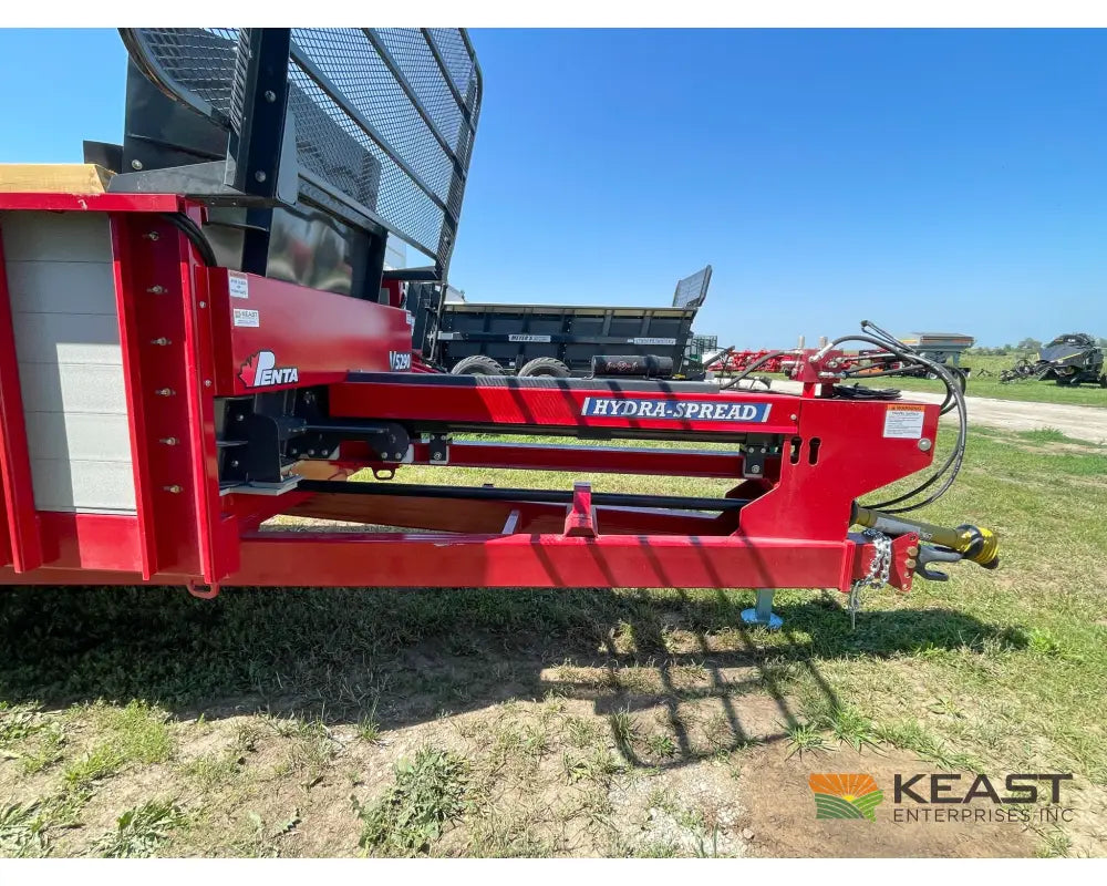 Hagedorn 5290 Manure Spreader - 540 Cu Ft Heaped Capacity 425/65R22.5 Tires Manure Spreaders