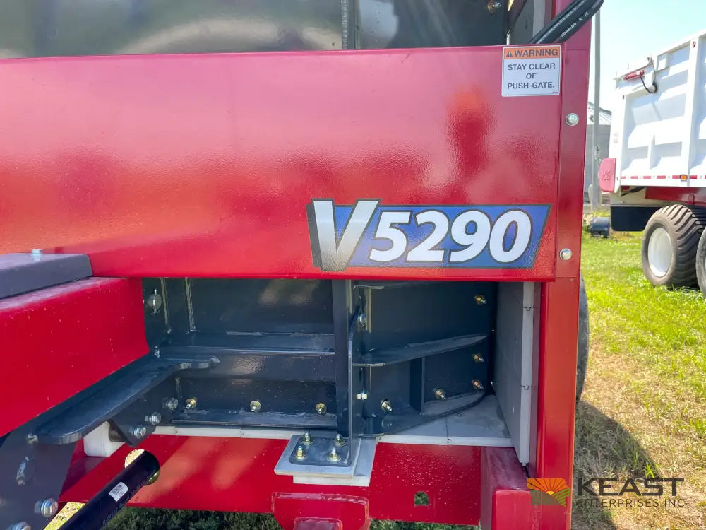 Hagedorn 5290 Manure Spreader - 540 Cu Ft Heaped Capacity 425/65R22.5 Tires Manure Spreaders