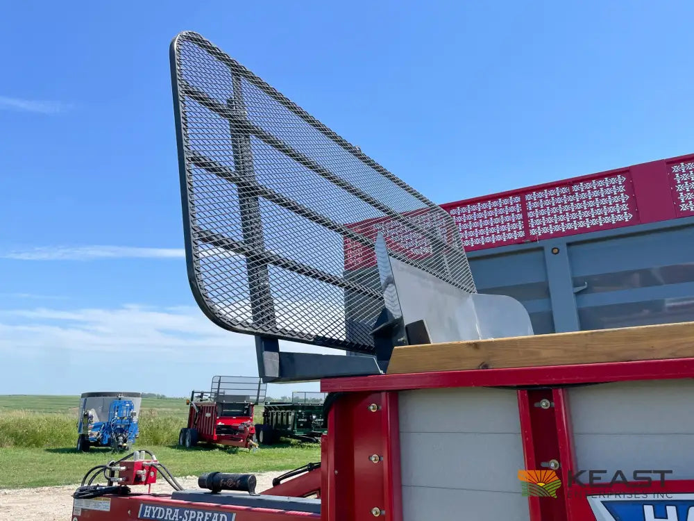 Hagedorn 5290 Manure Spreader - 540 Cu Ft Heaped Capacity 425/65R22.5 Tires Manure Spreaders